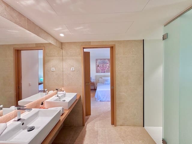 5 sovrum Villa till salu i Cala Conta med pool - 3 300 000 € (Ref: 9591690)