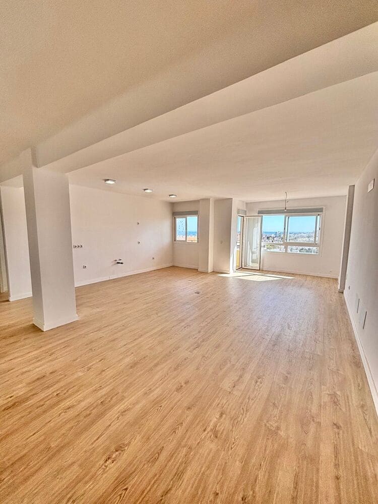 3 bedroom Flat for sale in Palma de Mallorca - € 599,000 (Ref: 9591692)