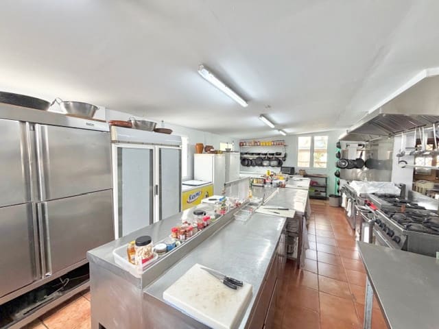 Restaurant/Bar for rent in Las Maravillas - € 2,200 (Ref: 9596721)