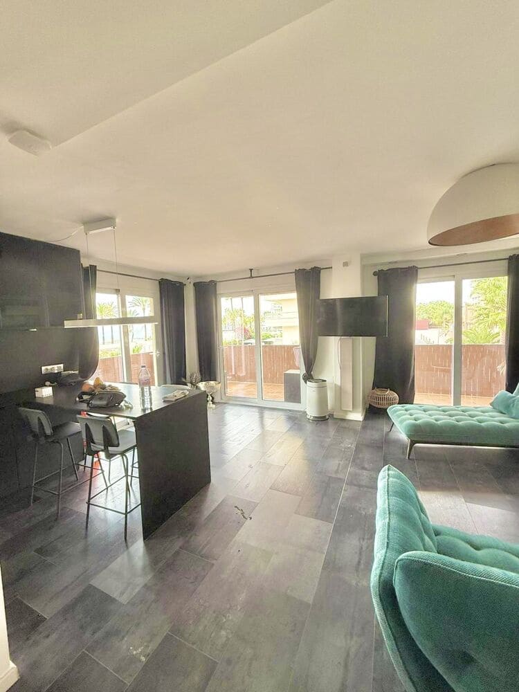 Piso de 3 habitaciones en Las Maravillas en venta - 699.000 € (Ref: 9596722)