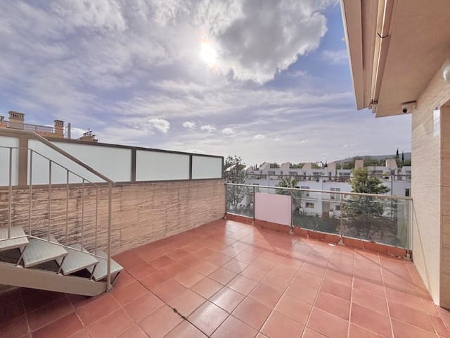 Ático de 3 habitaciones en Palma de Mallorca en alquiler - 2.800 € (Ref: 9596723)