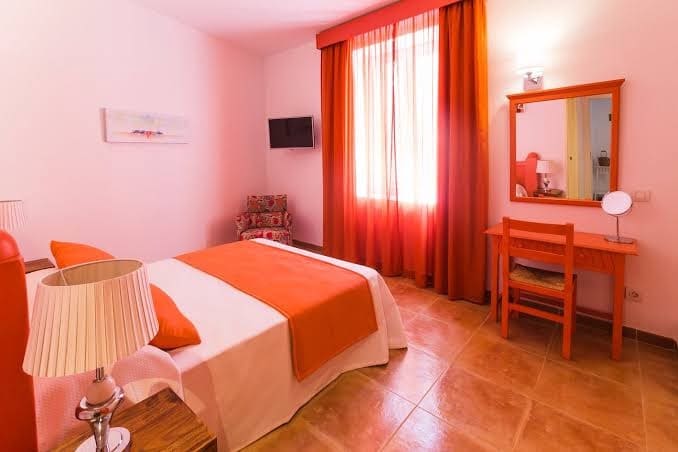 10 bedroom Hotel for sale in Sineu - € 1,475,000 (Ref: 9618121)