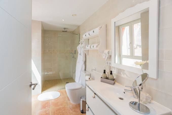 10 bedroom Hotel for sale in Sineu - € 1,475,000 (Ref: 9618121)