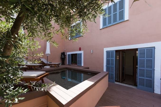 10 bedroom Hotel for sale in Sineu - € 1,475,000 (Ref: 9618121)