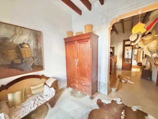 5 bedroom Townhouse for sale in Llucmajor - € 1,100,000 (Ref: 9657007)