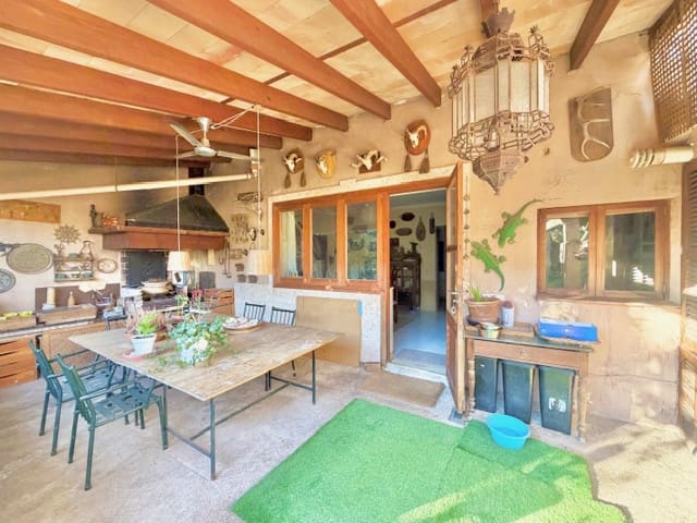 5 bedroom Townhouse for sale in Llucmajor - € 1,100,000 (Ref: 9657007)