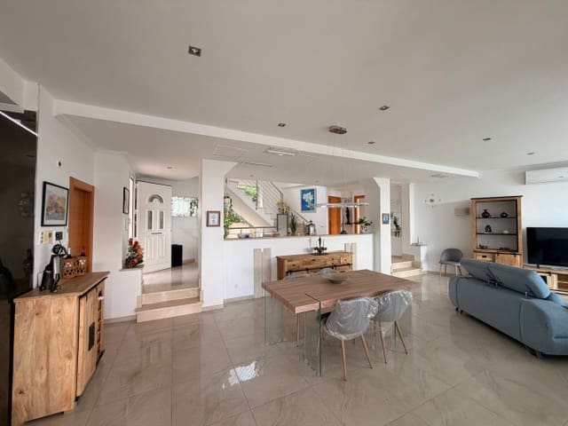 4 bedroom Villa for rent in Santa Ponsa with pool - € 15,000 (Ref: 9723537)