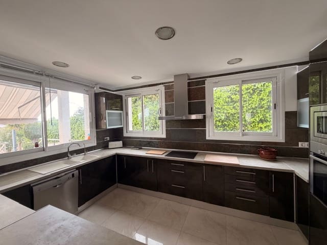 4 bedroom Villa for rent in Santa Ponsa with pool - € 15,000 (Ref: 9723537)