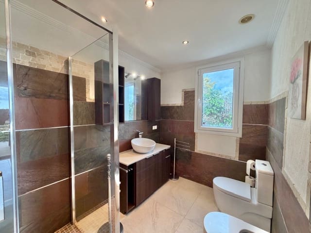 4 bedroom Villa for rent in Santa Ponsa with pool - € 15,000 (Ref: 9723537)