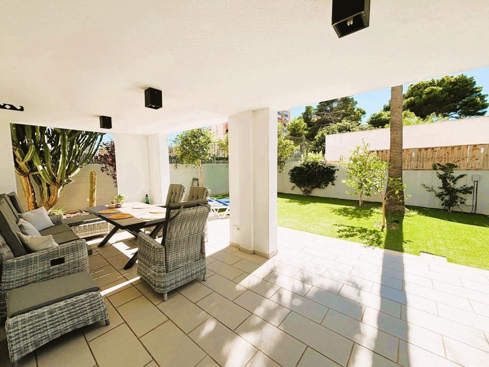 Casa de 4 habitaciones en Las Maravillas en venta - 1.795.000 € (Ref: 9733780)