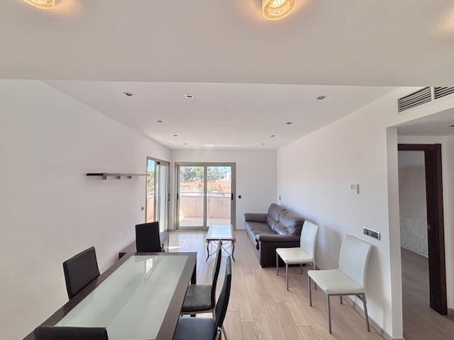 Piso de 3 habitaciones en Playa d'en Bossa, San Jose / Sant Josep de Sa Talaia en venta - 580.000 € (Ref: 9744229)