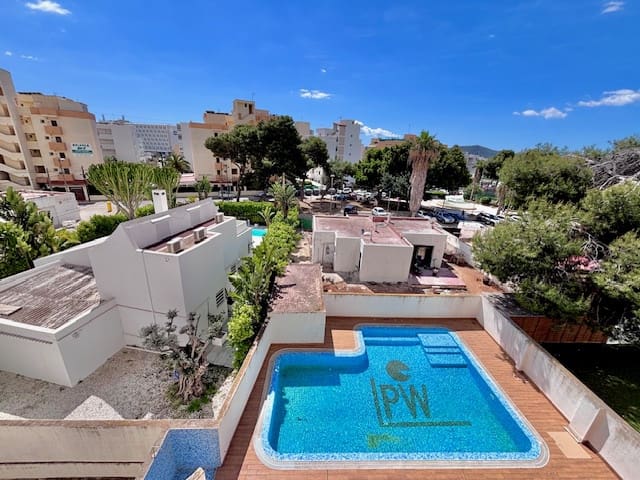 Piso de 3 habitaciones en Playa d'en Bossa en venta - 580.000 € (Ref: 9744229)