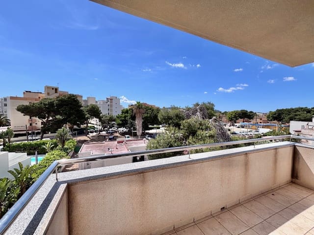 Piso de 3 habitaciones en Playa d'en Bossa en venta - 580.000 € (Ref: 9744229)