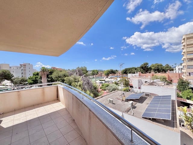 Piso de 3 habitaciones en Playa d'en Bossa en venta - 580.000 € (Ref: 9744229)