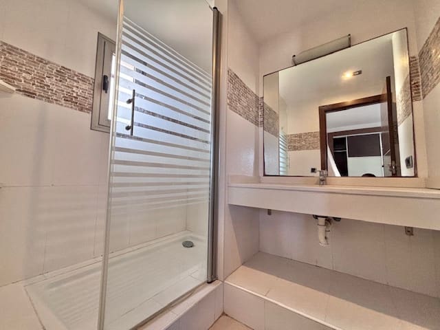 Piso de 3 habitaciones en Playa d'en Bossa en venta - 580.000 € (Ref: 9744229)