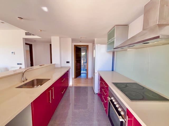 Piso de 3 habitaciones en Playa d'en Bossa, San Jose / Sant Josep de Sa Talaia en venta - 580.000 € (Ref: 9744229)