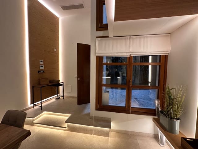 2 slaapkamer Flat te huur in Palma de Mallorca - € 1.900 (Ref: 9778891)