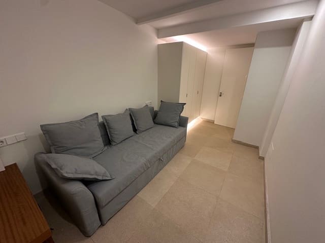 2 slaapkamer Flat te huur in Palma de Mallorca - € 1.900 (Ref: 9778891)