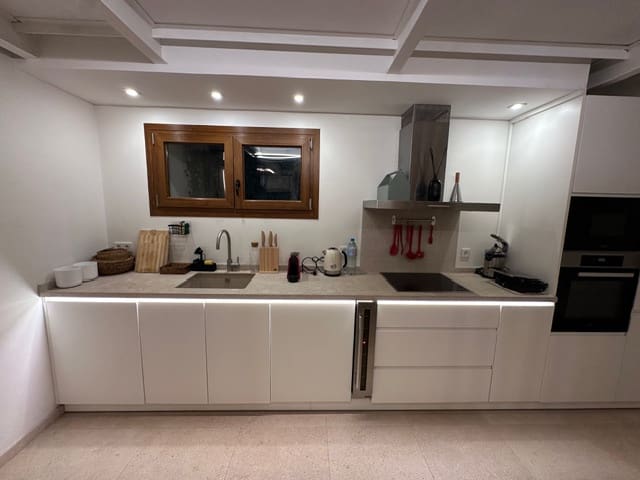 2 slaapkamer Flat te huur in Palma de Mallorca - € 1.900 (Ref: 9778891)