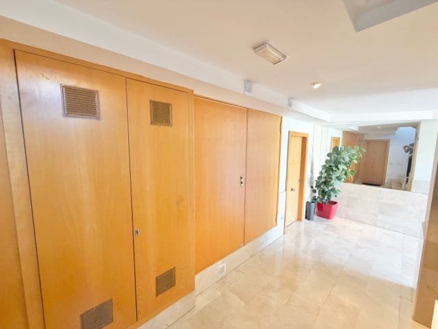 3 bedroom Flat for sale in Palma de Mallorca with pool garage - € 645,000 (Ref: 9829831)