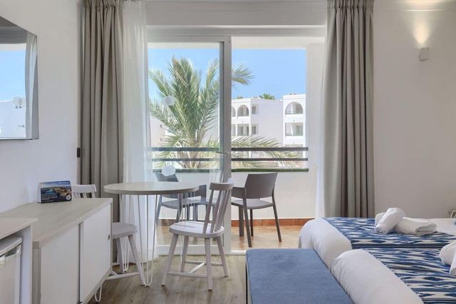 Piso de 1 habitación en Portocolom, Felanitx en venta con piscina - 313.700 € (Ref: 9829832)