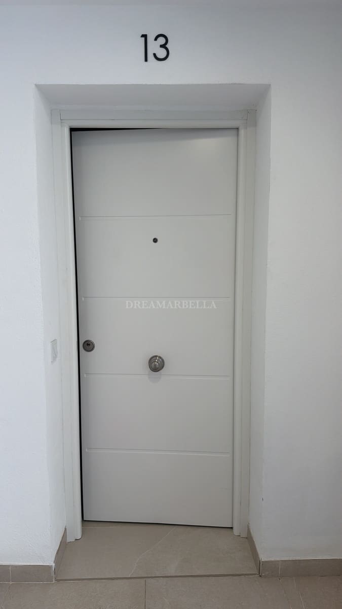 2 sovrum Lägenhet att hyra i Estepona med pool garage - 2 500 € (Ref: 10000212)