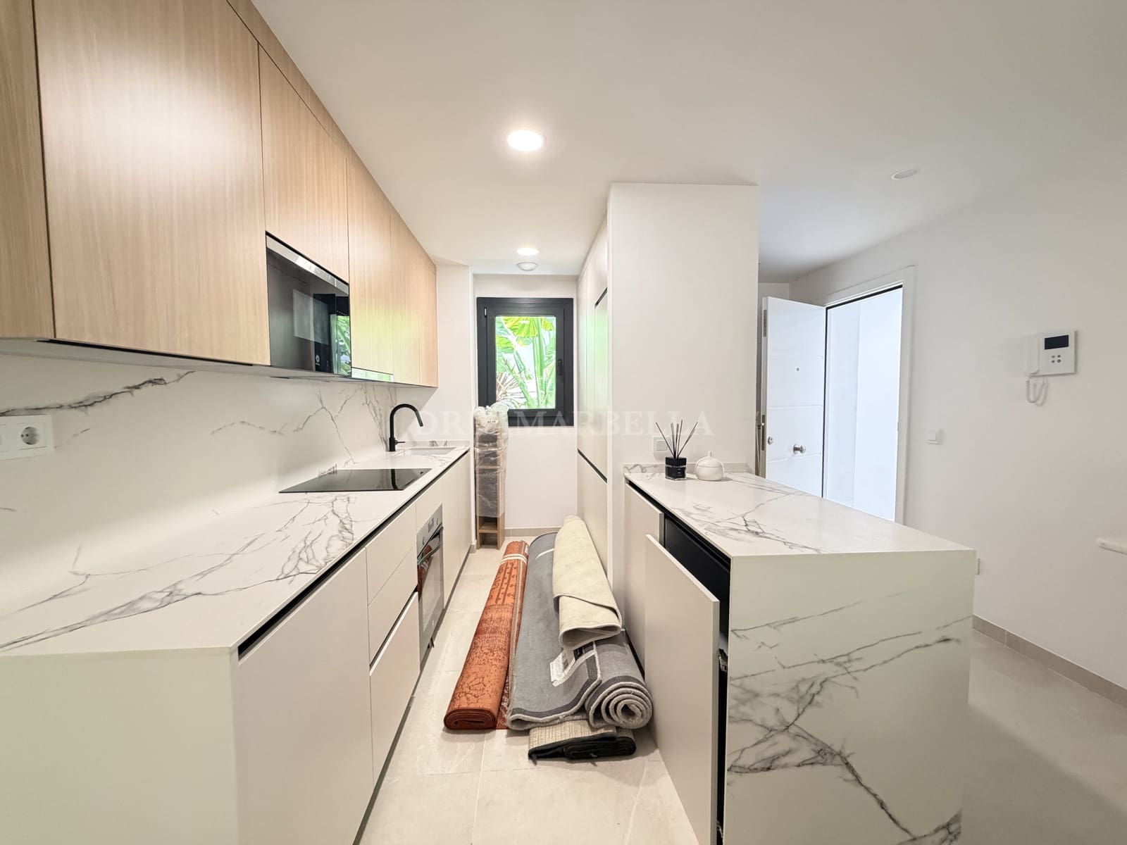 2 sovrum Lägenhet att hyra i Estepona med pool garage - 2 500 € (Ref: 10000212)