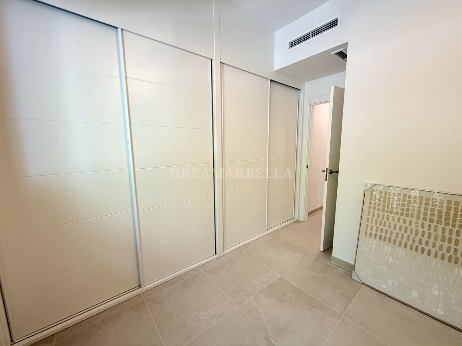 2 sovrum Lägenhet att hyra i Estepona med pool garage - 2 500 € (Ref: 10000212)