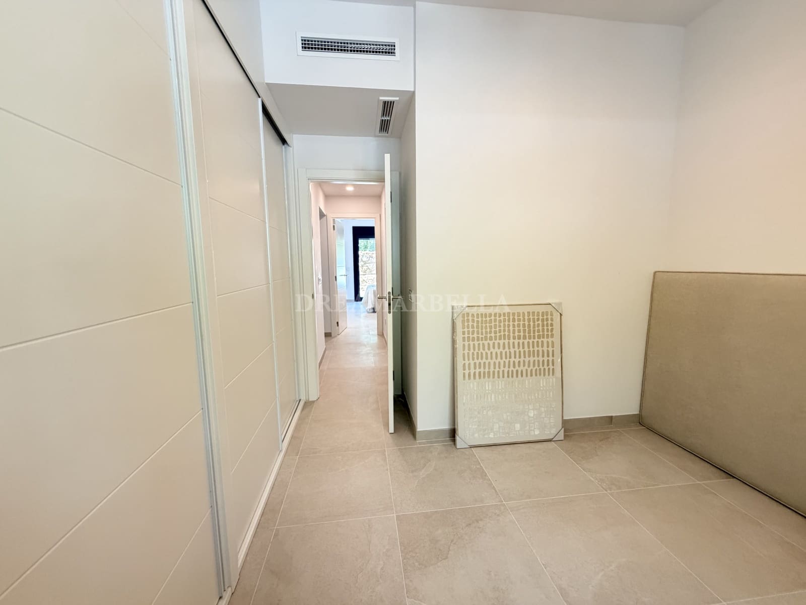 2 sovrum Lägenhet att hyra i Estepona med pool garage - 2 500 € (Ref: 10000212)