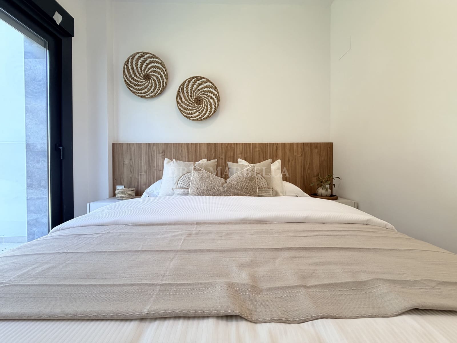 2 sovrum Lägenhet att hyra i Estepona med pool garage - 2 500 € (Ref: 10000212)