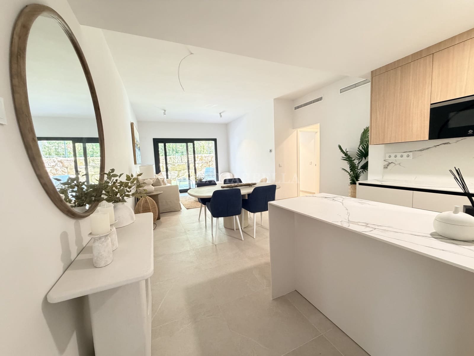 2 sovrum Lägenhet att hyra i Estepona med pool garage - 2 500 € (Ref: 10000212)