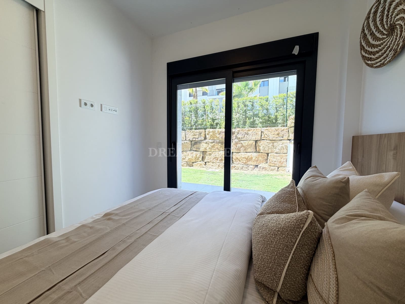 2 sovrum Lägenhet att hyra i Estepona med pool garage - 2 500 € (Ref: 10000212)
