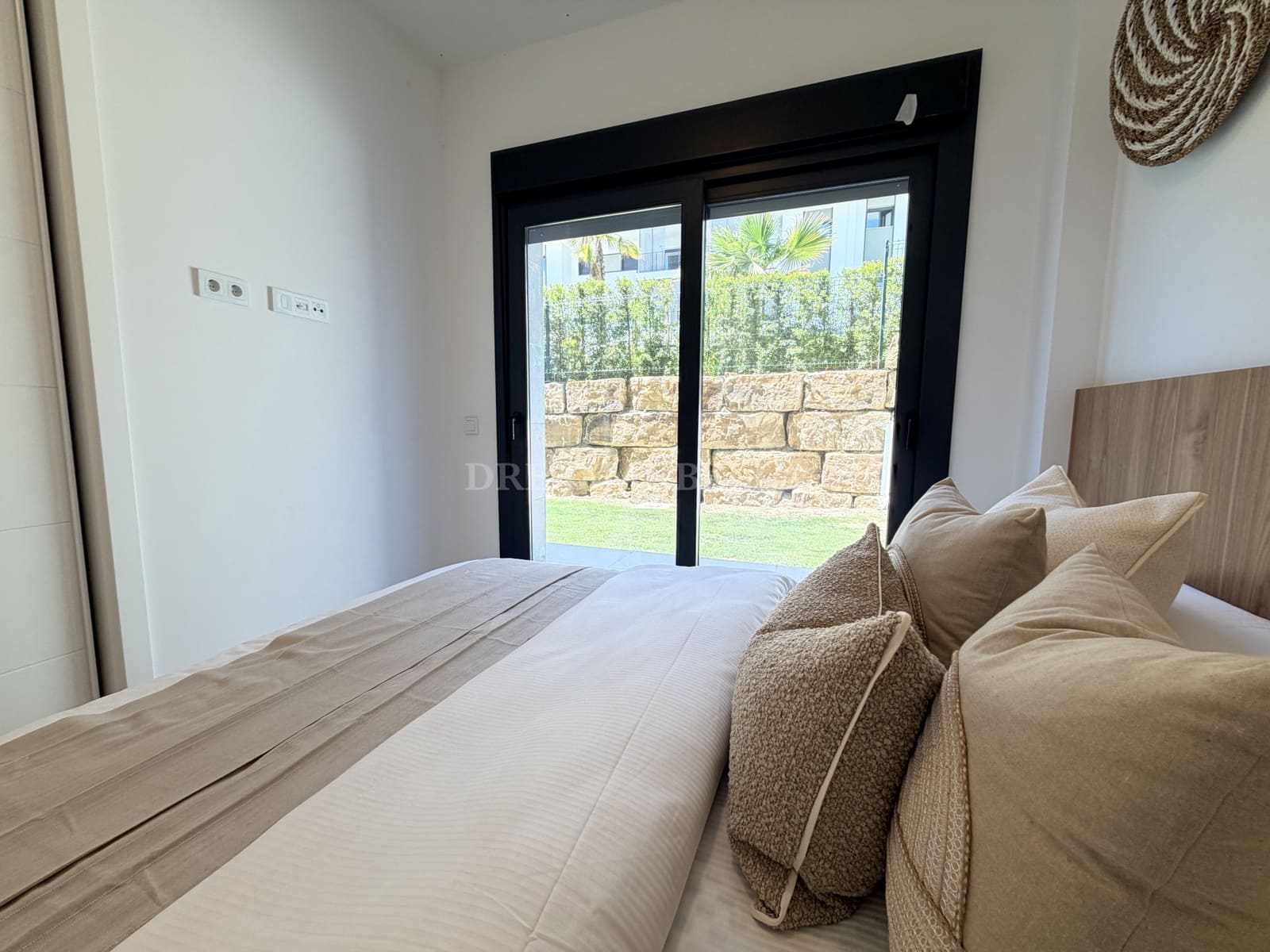 2 sovrum Lägenhet att hyra i Estepona med pool garage - 2 500 € (Ref: 10000212)