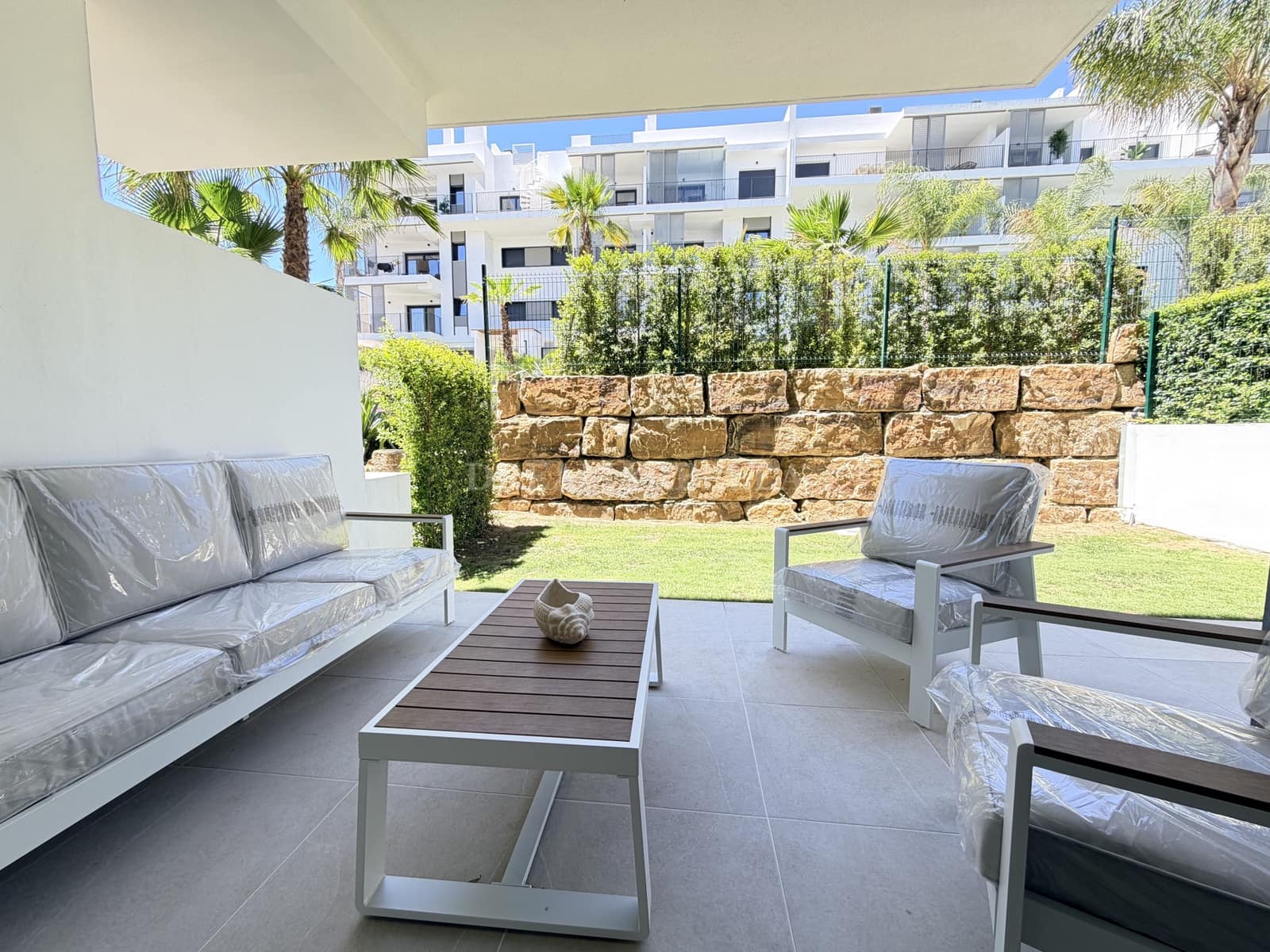 2 sovrum Lägenhet att hyra i Estepona med pool garage - 2 500 € (Ref: 10000212)
