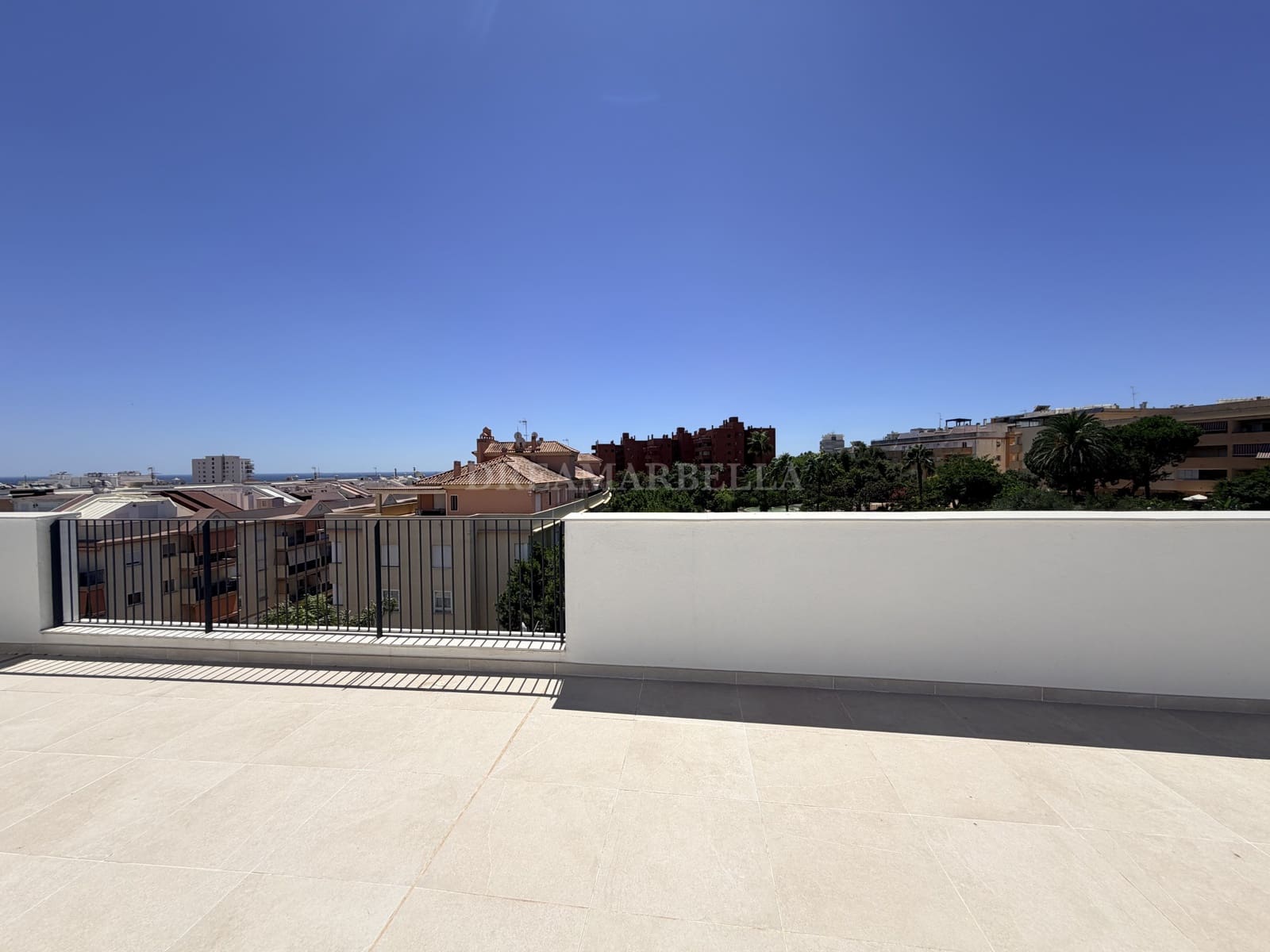 3 Zimmer Penthouse zu vermieten in Estepona mit Pool Garage - 3.200 € (Ref: 10000213)