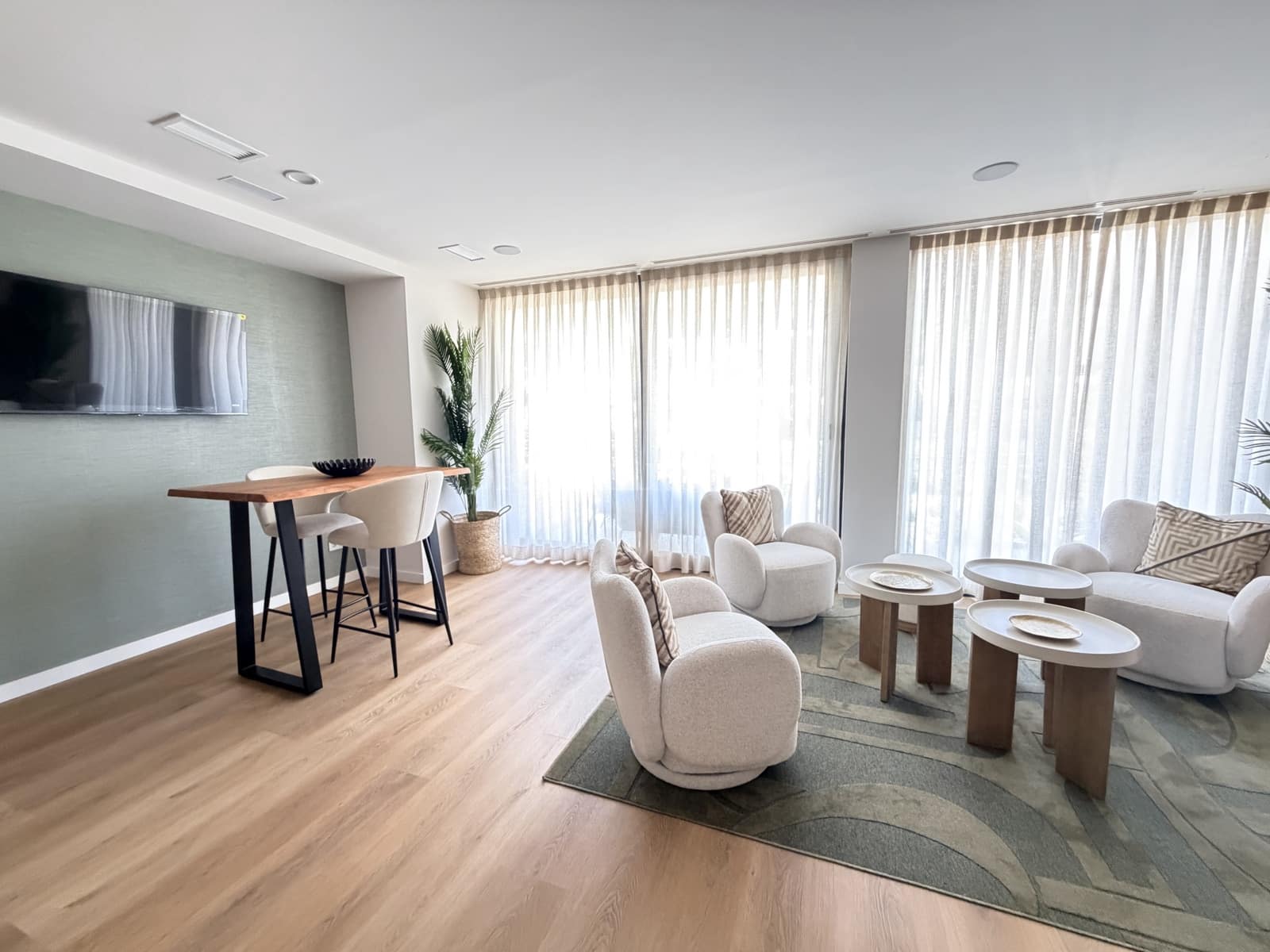 3 Zimmer Penthouse zu vermieten in Estepona mit Pool Garage - 3.200 € (Ref: 10000213)