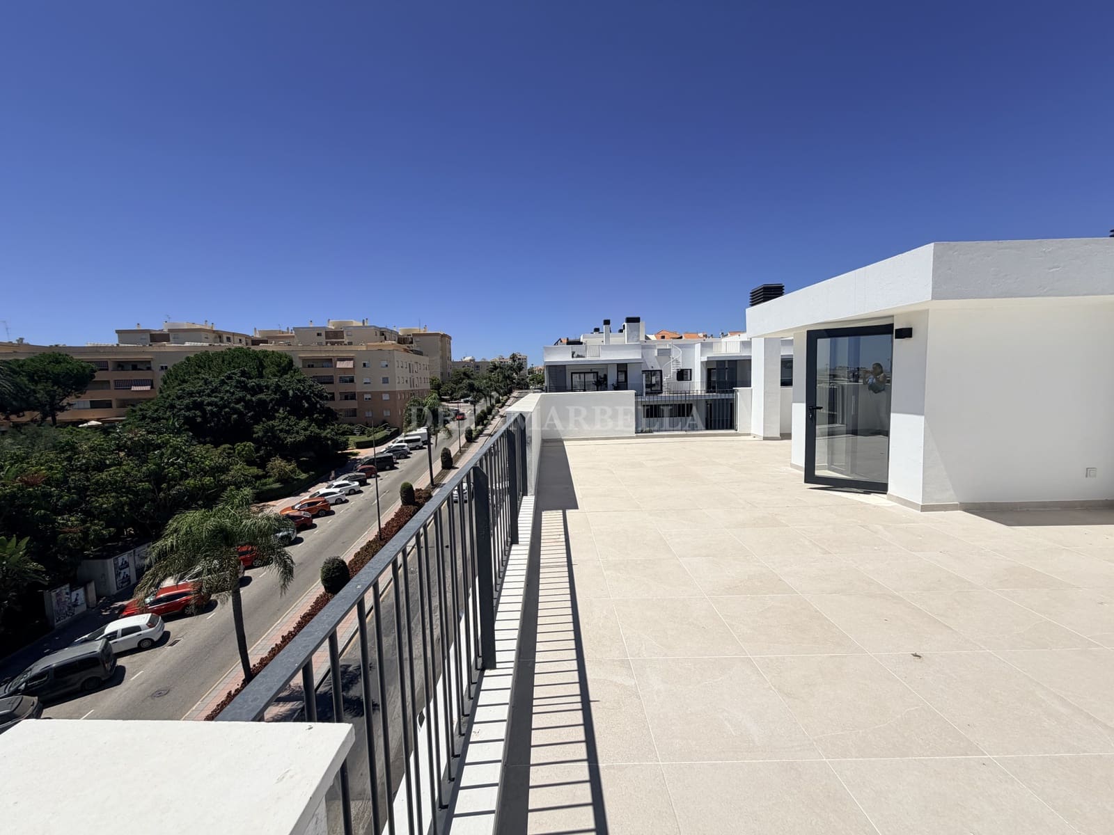 3 Zimmer Penthouse zu vermieten in Estepona mit Pool Garage - 3.200 € (Ref: 10000213)