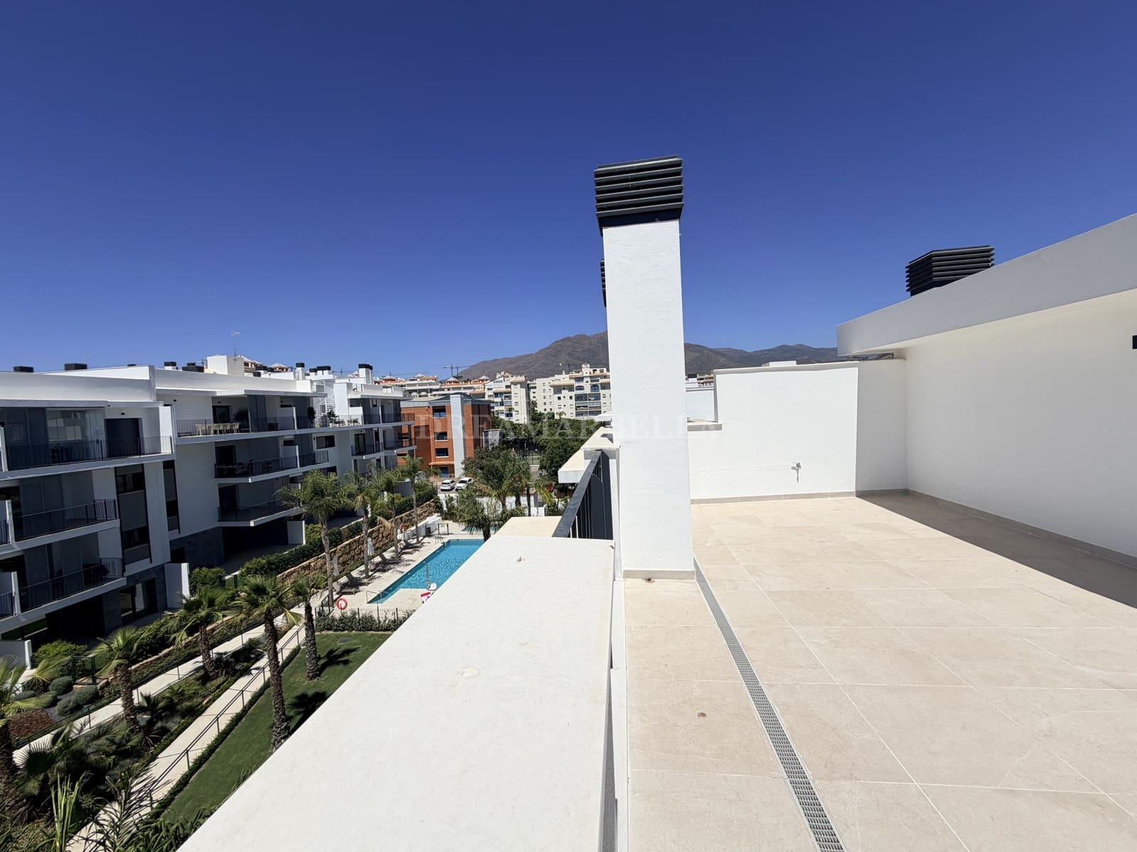 3 Zimmer Penthouse zu vermieten in Estepona mit Pool Garage - 3.200 € (Ref: 10000213)