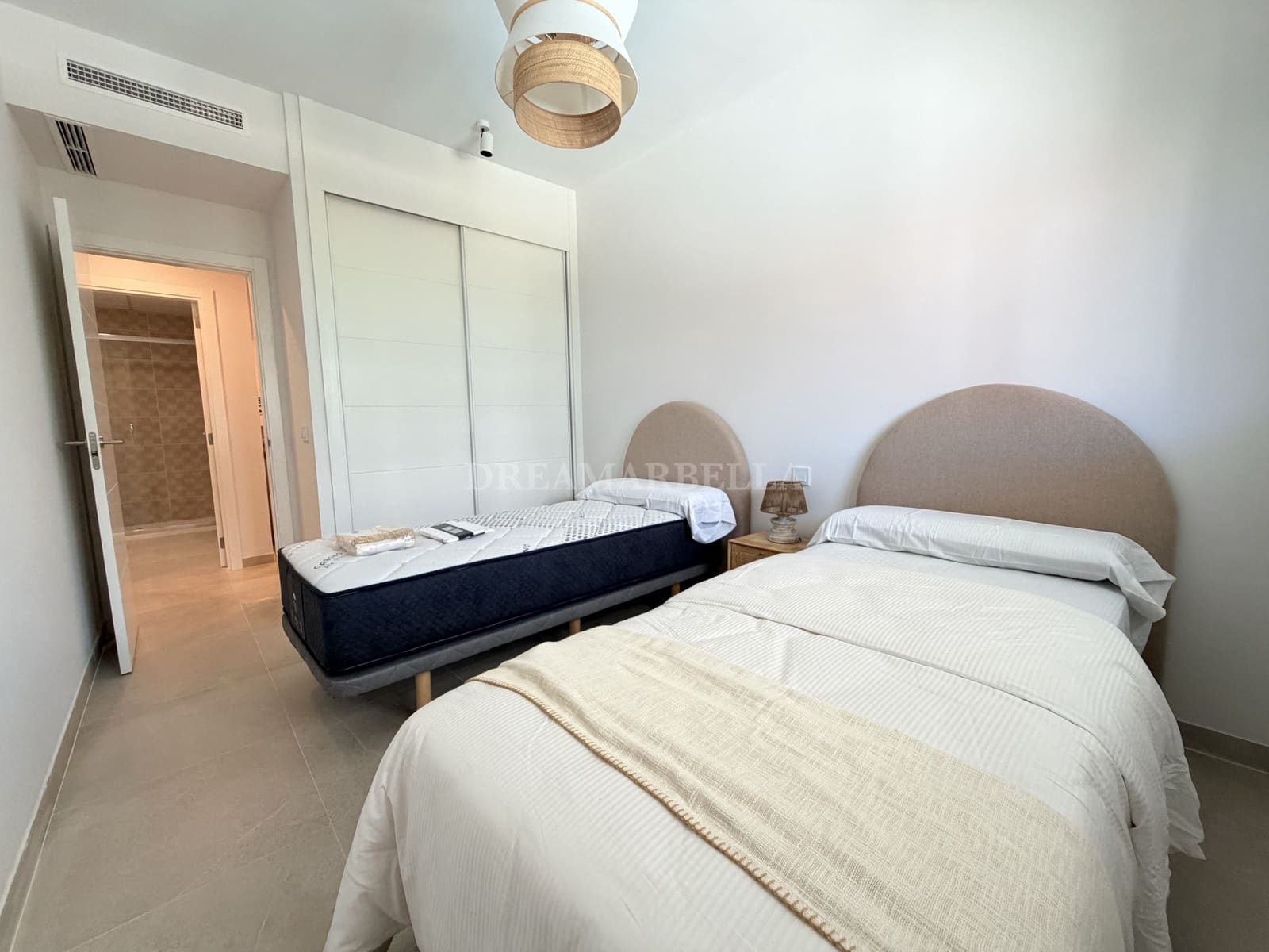 2 quarto Apartamento para arrendar em Estepona com piscina garagem - 2 500 € (Ref: 10000214)