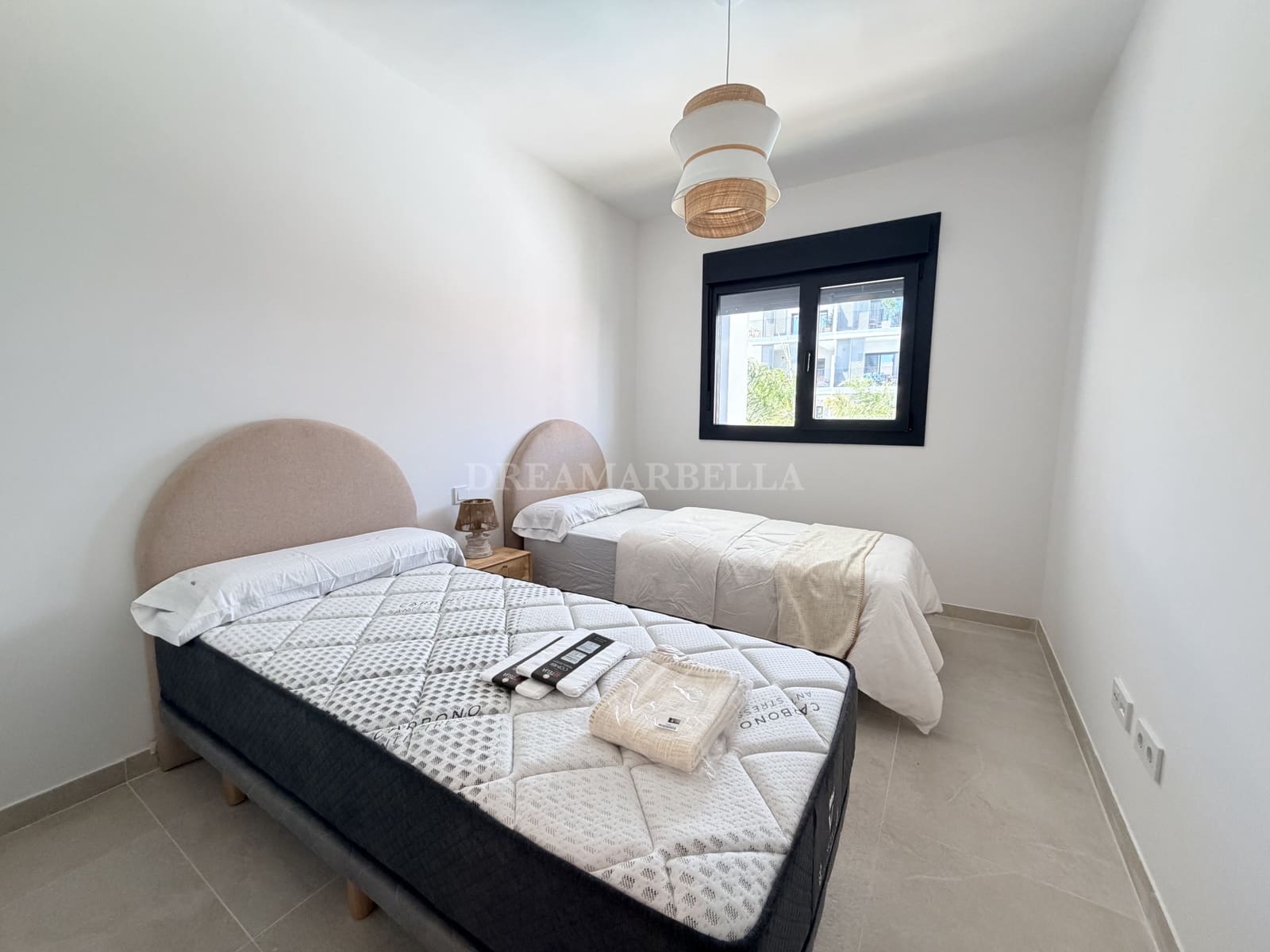 2 quarto Apartamento para arrendar em Estepona com piscina garagem - 2 500 € (Ref: 10000214)