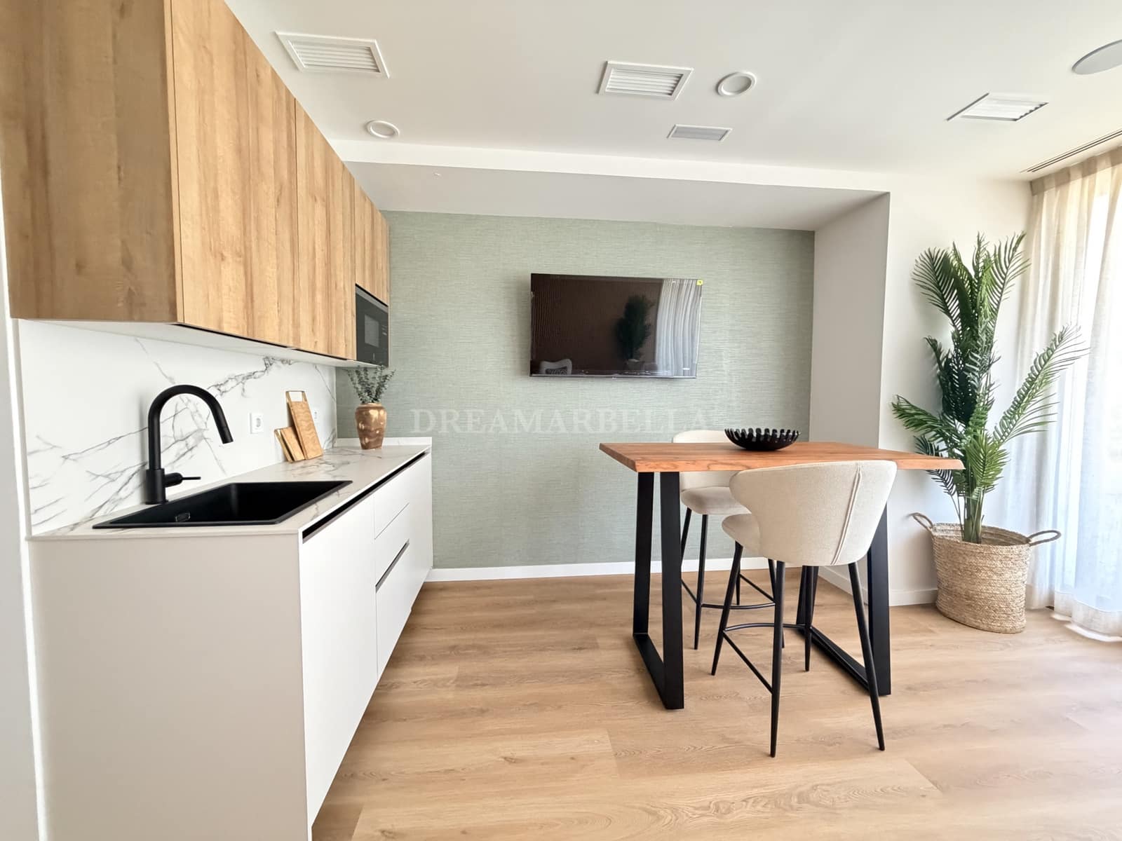 2 quarto Apartamento para arrendar em Estepona com piscina garagem - 2 500 € (Ref: 10000214)
