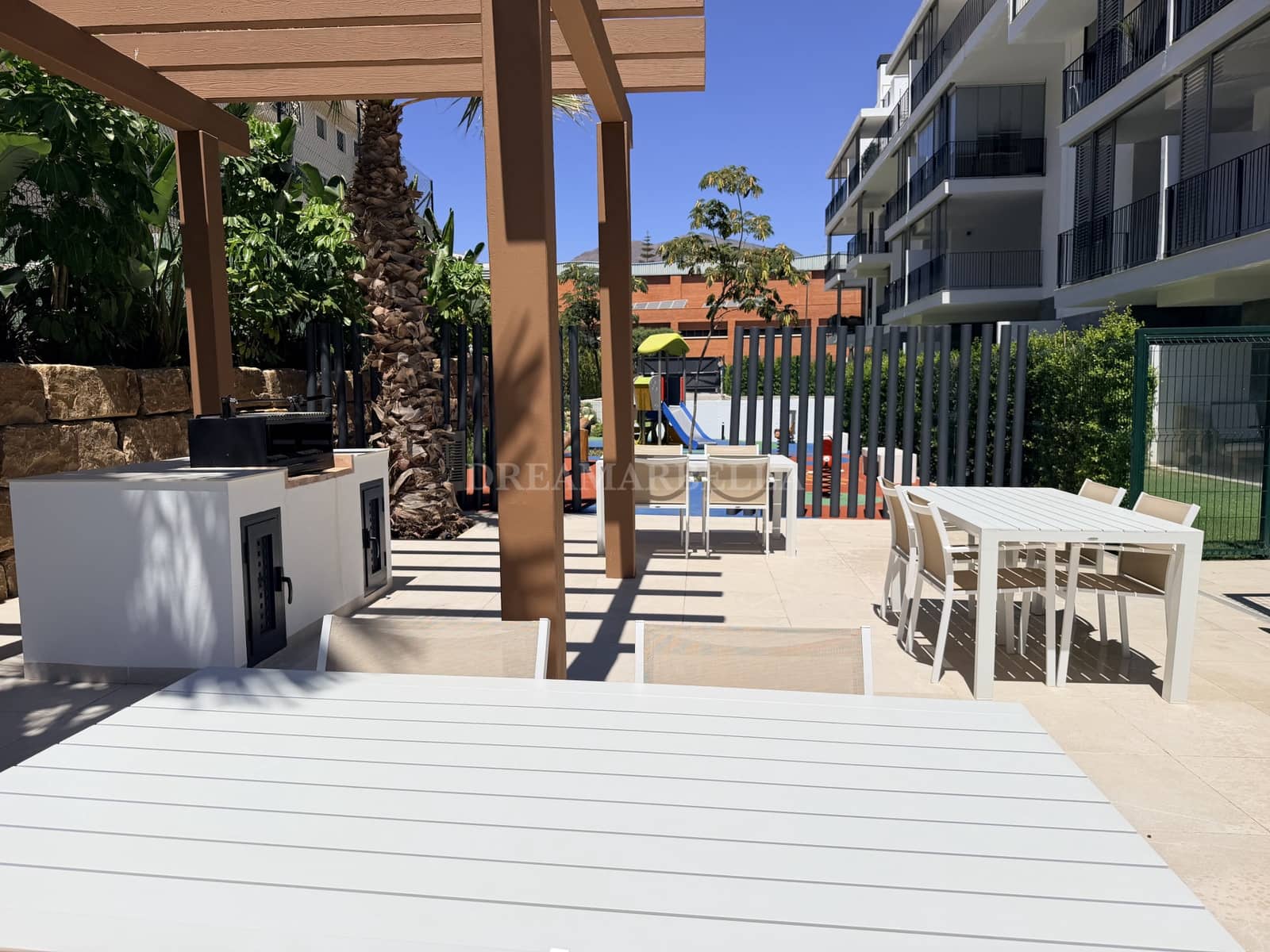 2 quarto Apartamento para arrendar em Estepona com piscina garagem - 2 500 € (Ref: 10000214)