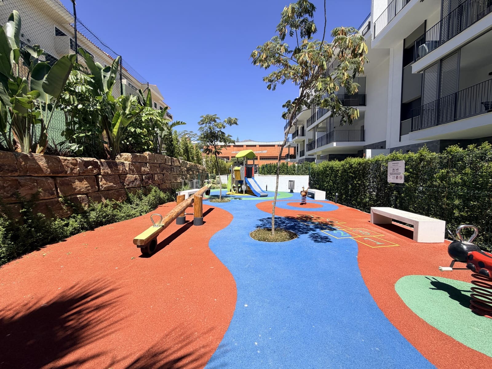 2 quarto Apartamento para arrendar em Estepona com piscina garagem - 2 500 € (Ref: 10000214)