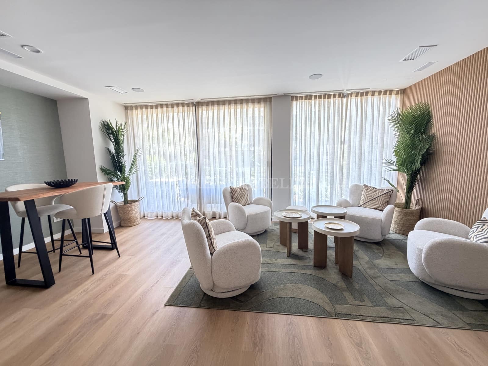 2 quarto Apartamento para arrendar em Estepona com piscina garagem - 2 500 € (Ref: 10000214)