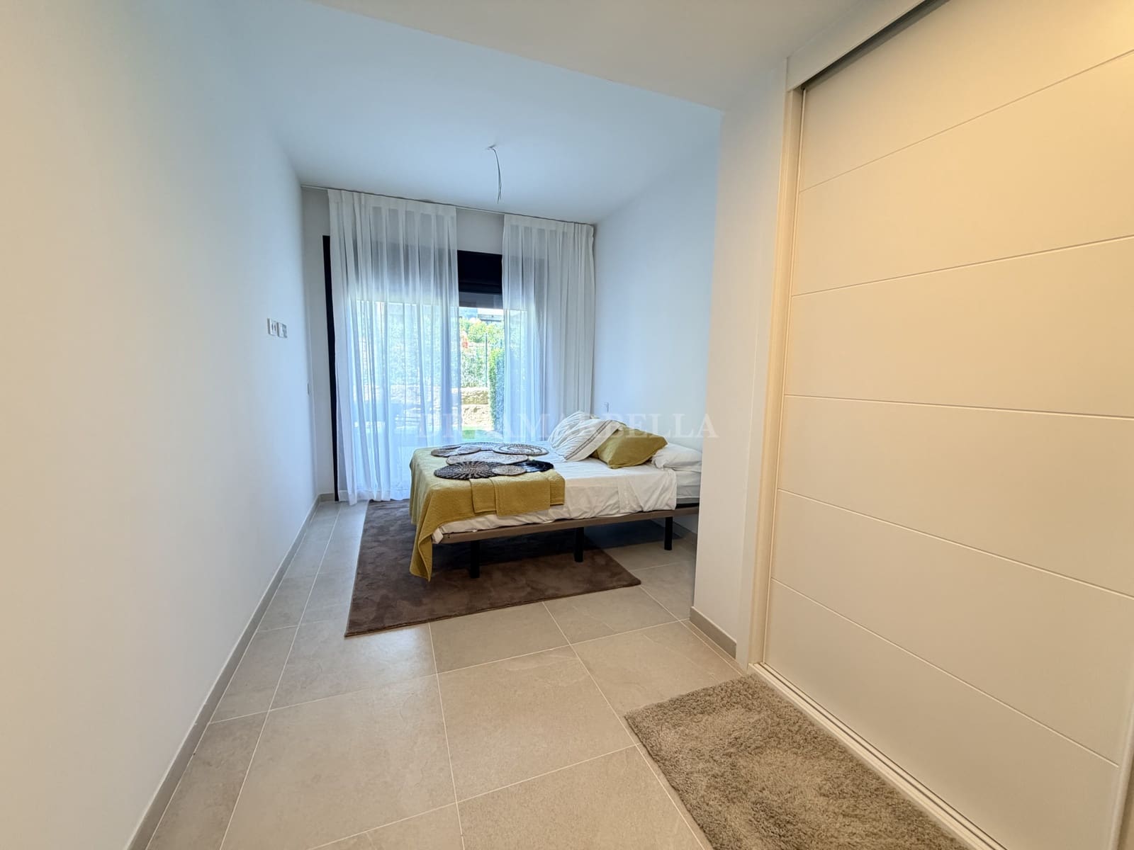 2 bedroom Apartment for rent in Estepona with pool garage - € 2,500 (Ref: 10000214)