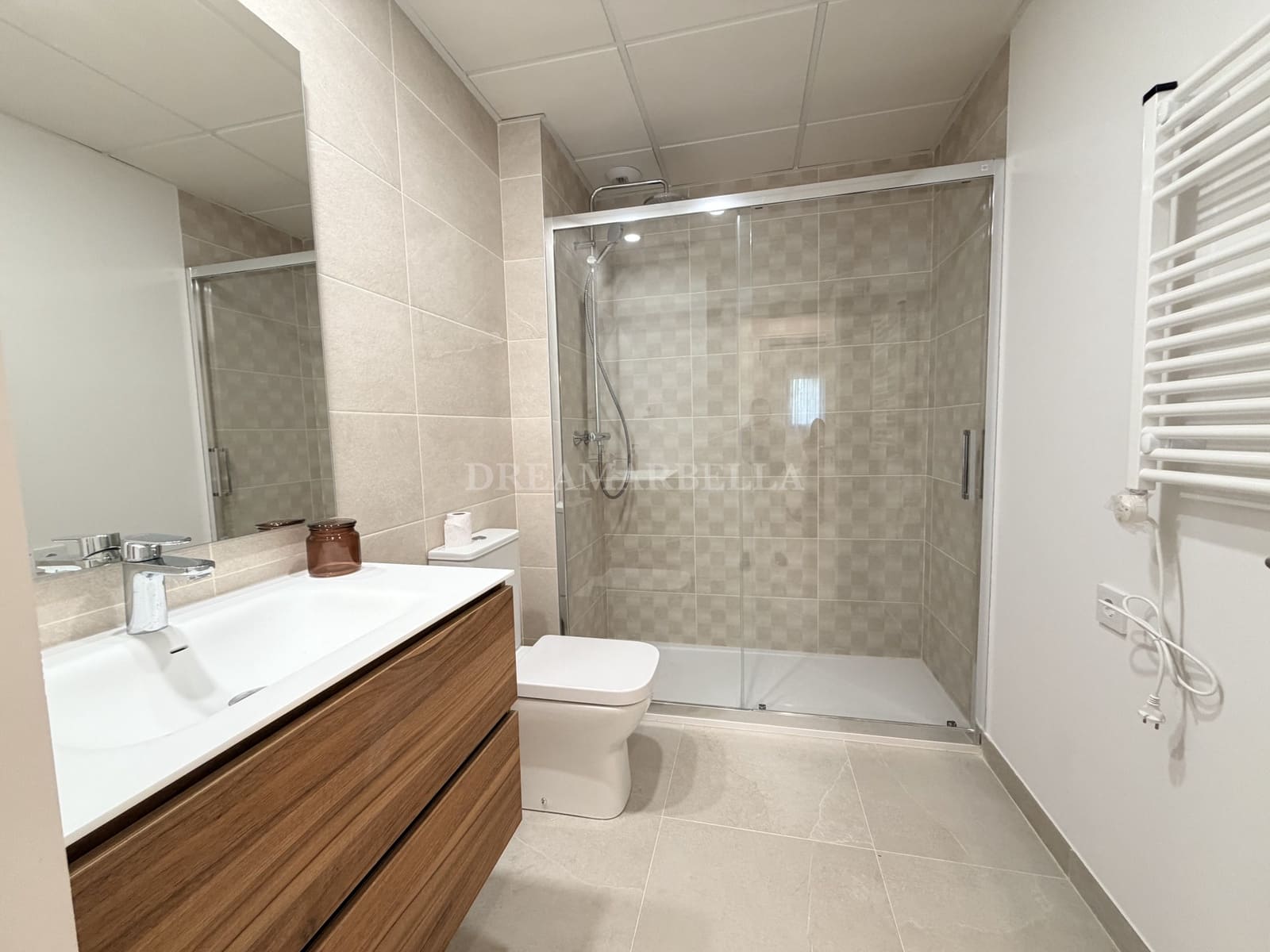 2 bedroom Apartment for rent in Estepona with pool garage - € 2,500 (Ref: 10000214)