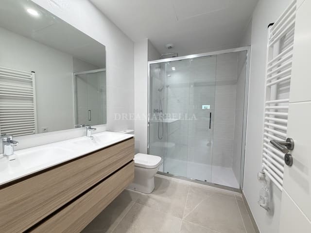 2 quarto Apartamento para arrendar em Estepona com piscina garagem - 2 500 € (Ref: 10000215)