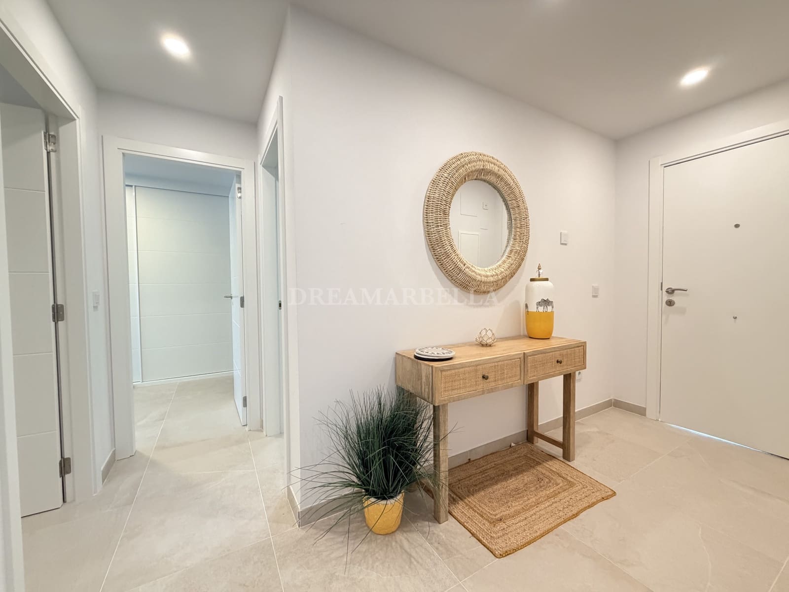 2 sovrum Lägenhet att hyra i Estepona med pool garage - 2 500 € (Ref: 10000215)