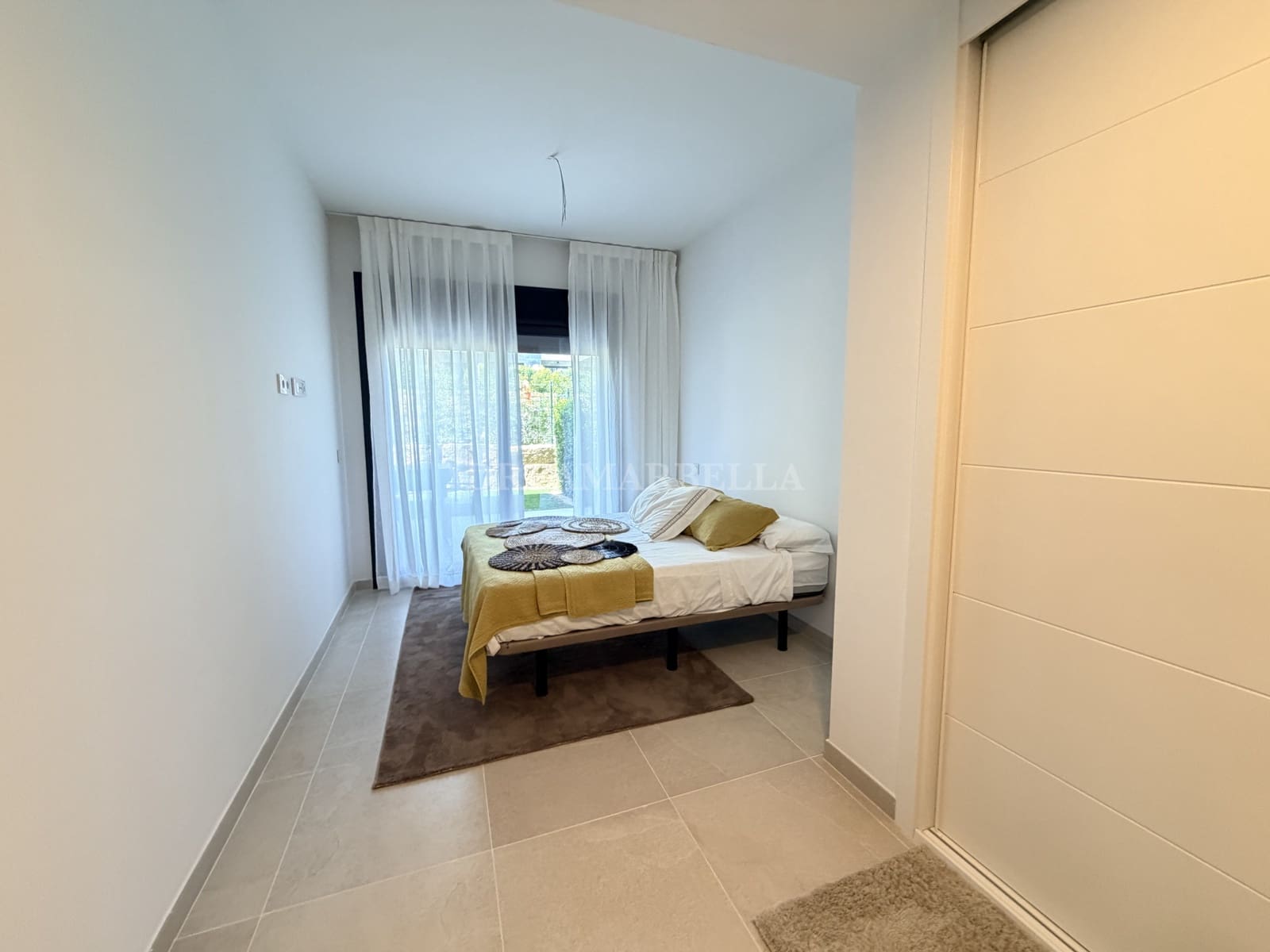 2 sovrum Lägenhet att hyra i Estepona med pool garage - 2 500 € (Ref: 10000215)
