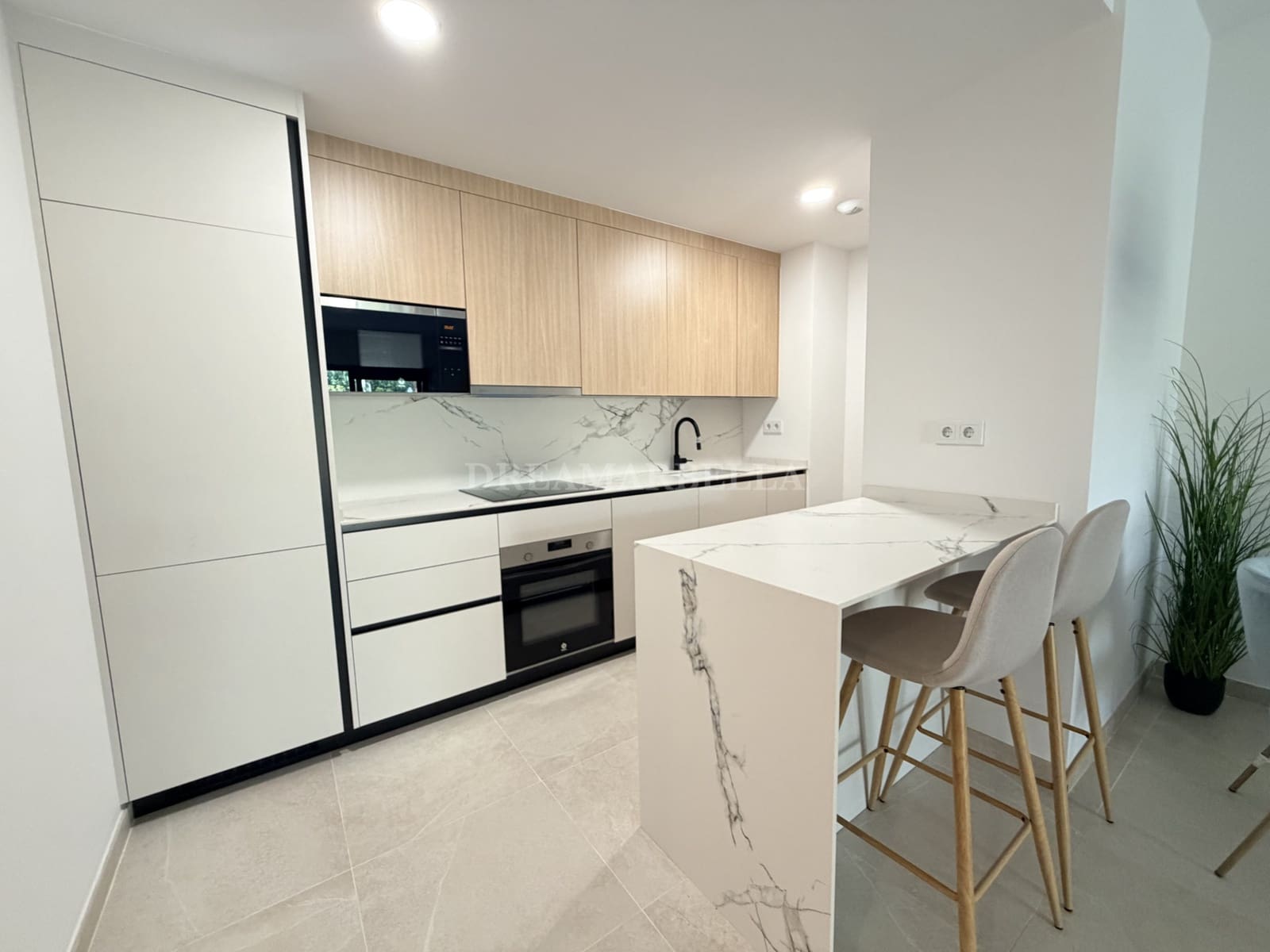 2 sovrum Lägenhet att hyra i Estepona med pool garage - 2 500 € (Ref: 10000215)
